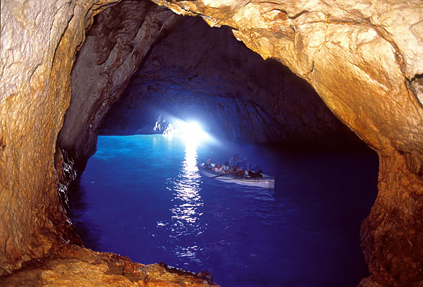 Interno della Grotta Azzurra di Capri di ALENAPOLI Tour