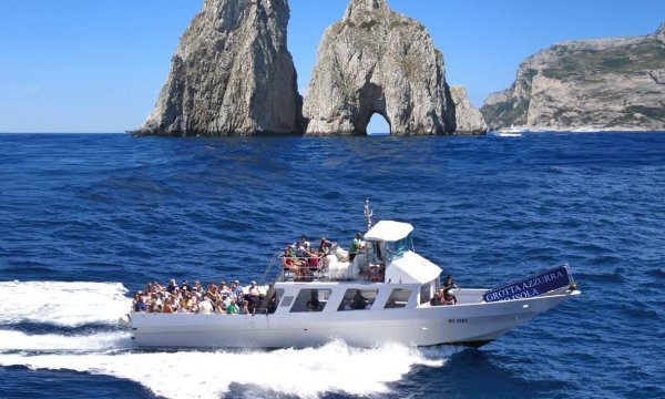 Le imbarcazioni veloci di Capri per le escursioni via mare di AleNapoli Tour